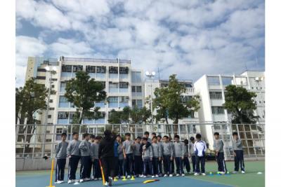 板球課